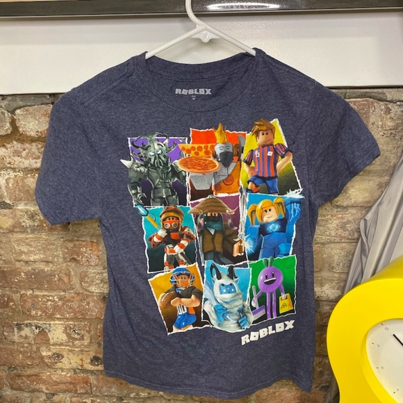 Roblox Other - 🔥Boys Roblox M shirt🔥